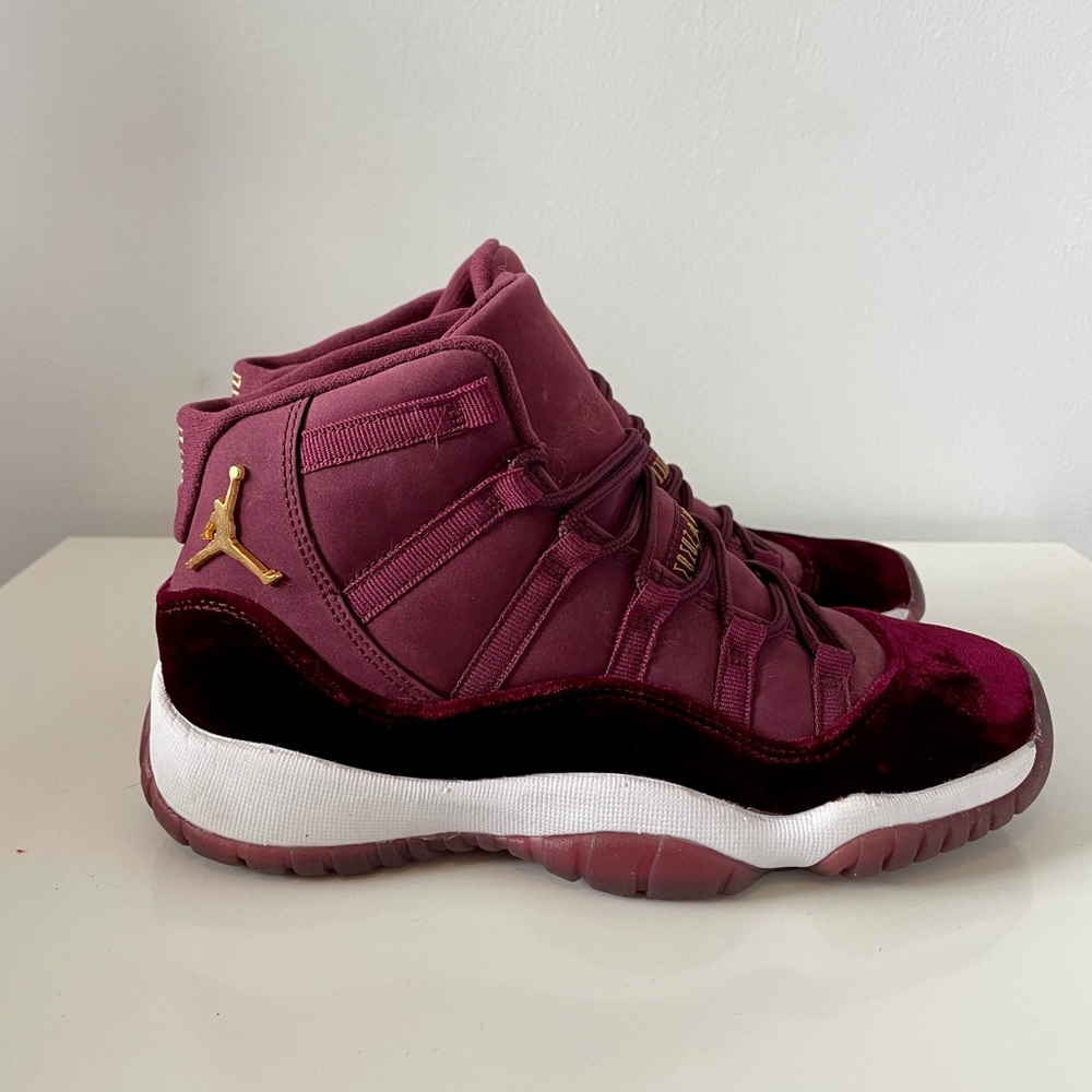 Jordan 11 Retro Heiress - Maroon SKU: 852625-650